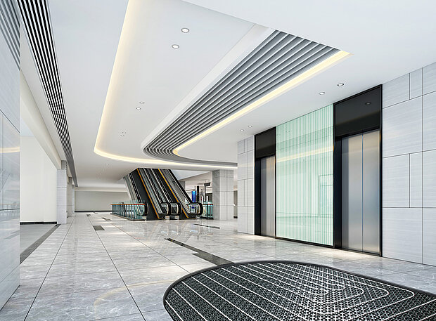 Foyer mit glänzenden Marmorböden und integrierter Fußbodenheizung