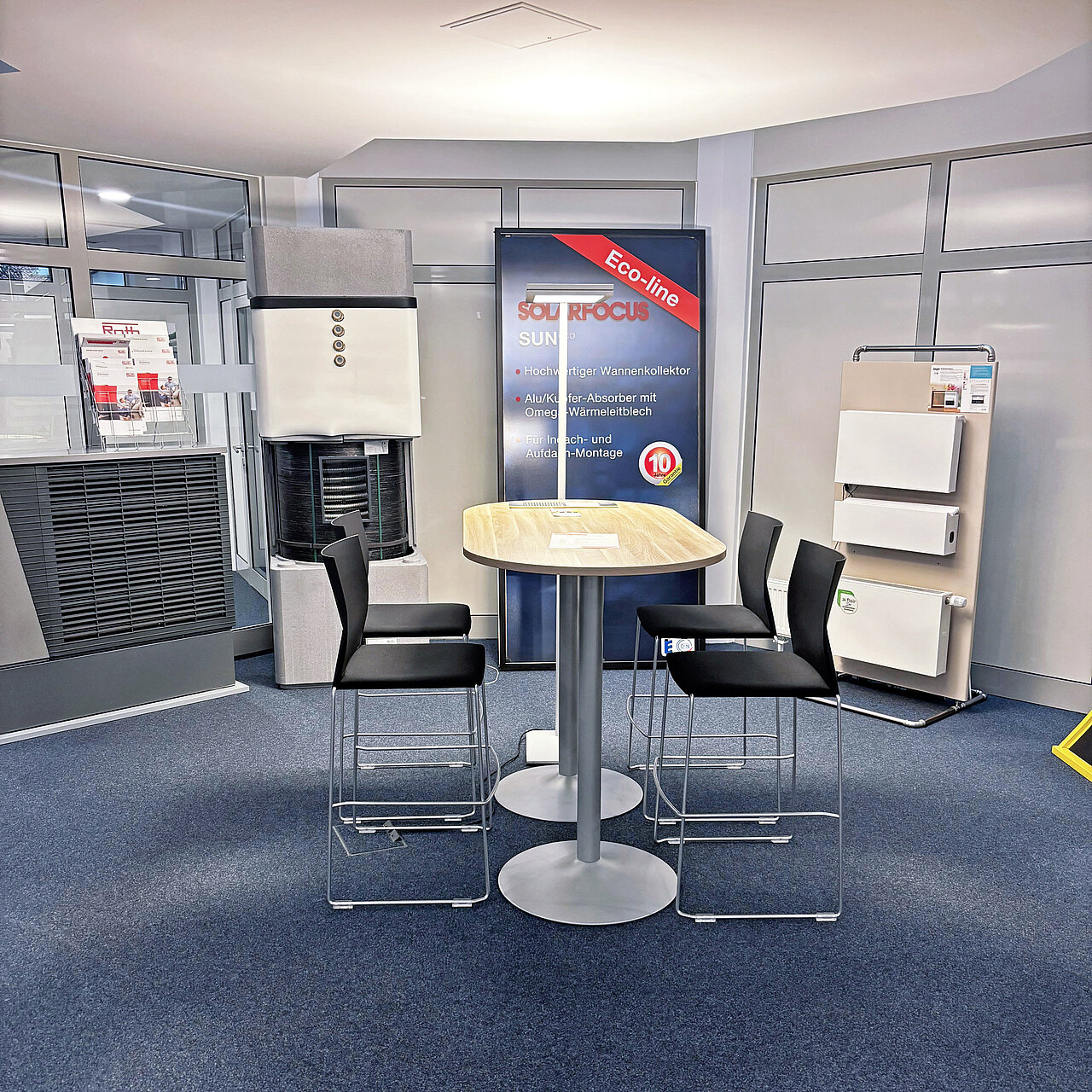 Beratungstisch in der Technikausstellung Sanitär-Heinze Niederlassung Holzkirchen