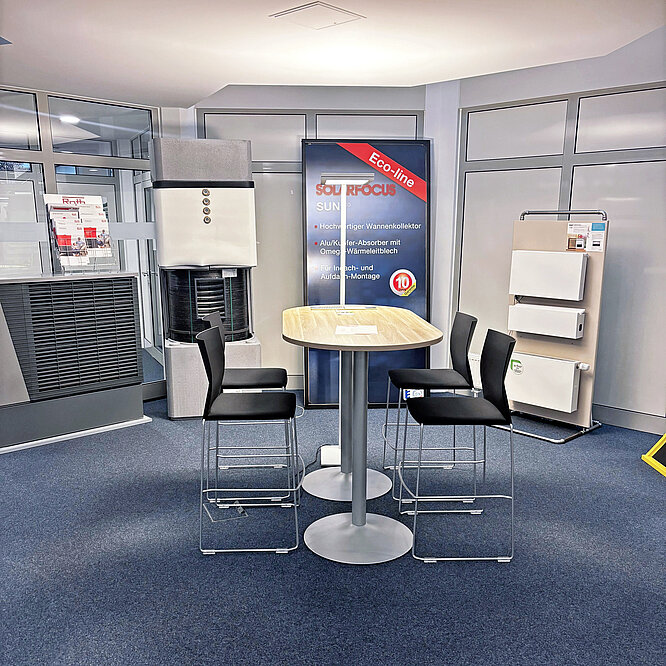 Beratungstisch in der Technikausstellung Sanitär-Heinze Niederlassung Holzkirchen