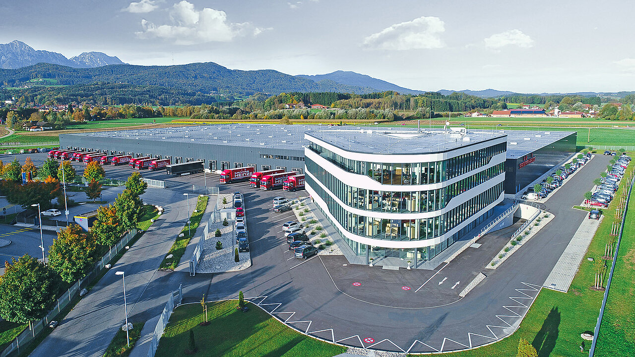 Luftaufnahme der Sanitär-Heinze Zentrale in Ainring