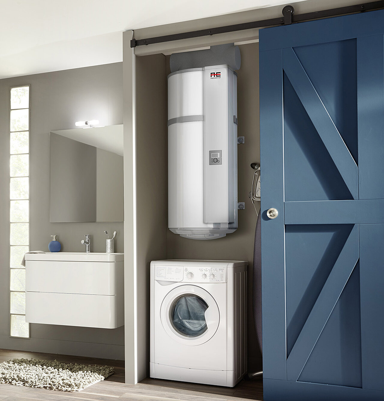Eine moderne Waschküche mit einer weißen Waschmaschine unter einem an der Wand montierten Warmwasserbereiter, teilweise versteckt hinter einer blauen Schiebetür