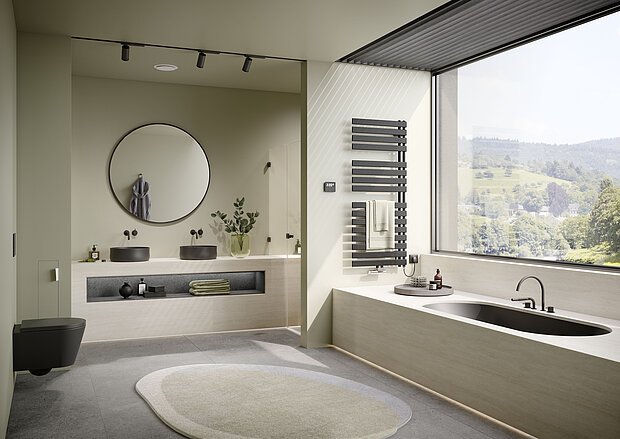 Badezimmer mit großem Fenster, Doppelwaschbecken mit rundem Spiegel, schwarzem Handtuchwärmer, Wanne und neutralem Dekor